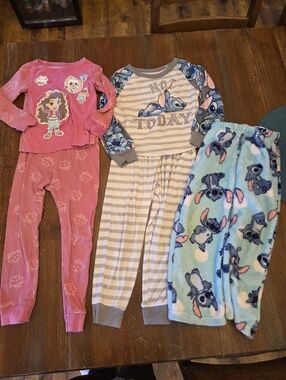 🎈2/$15 Disney And Gabby Kids Pajama Set Bundle 4/5 And 5T